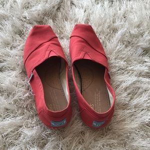 Toms